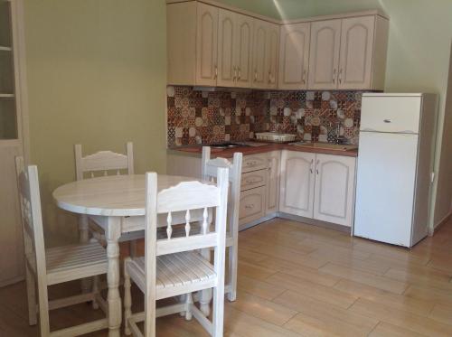 Three-Bedroom Apartment (5-7 adults) image 5
