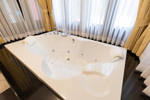 熱水浴缸