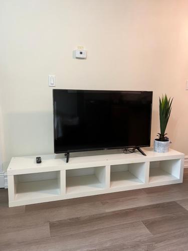 Private suite 1 bed 1 bath 15 mins YVR and downtown 舒适安静 in Vancouver, Canada