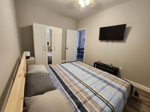 Vast Stylish Apt Close to NYC! in North Bergen, USA