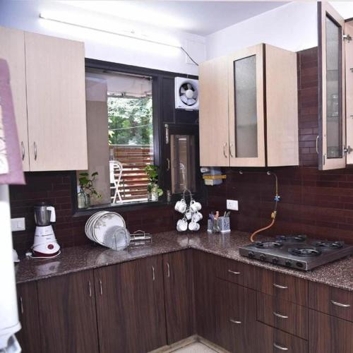 Stay Royal Bed & Breakfast - Photo 3