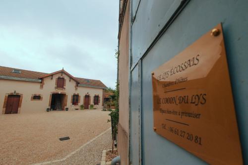 المنظر الخارجي, Le Lys Écossais (Le Lys Ecossais) in أبينيي-سور-نير