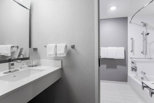 Courtyard Tampa Brandon - image 6