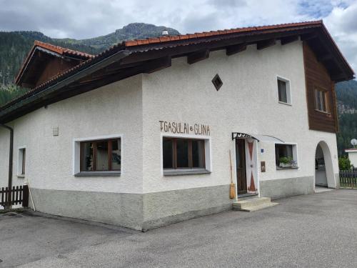 Tga Sulai e Glina in Rona, Schweiz