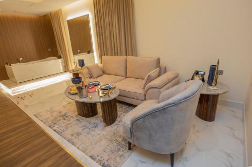 Luxury Night Al Munsiyah Room Type - Suite with Spa Bath