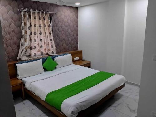 Kylpyhuone, OYO Hotel Radhika Guest House in Nadiad