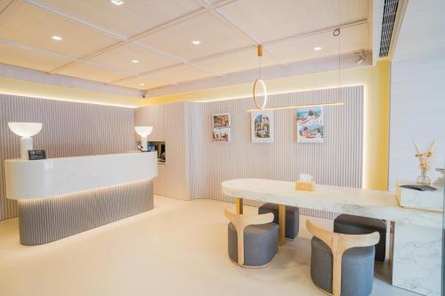 Rose Boutique Hall Station Branch4