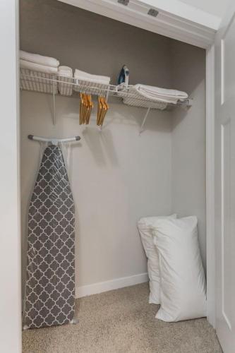 CozySuites MusicRow Alluring 1BR w free parking 13 in Nashville, USA