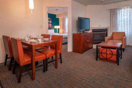 2 bedrooms, 3 beds