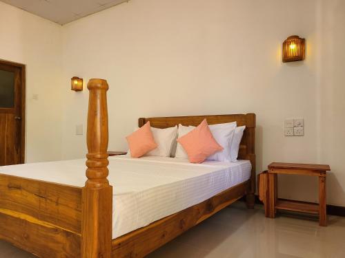 Double Room with Garden View image 7