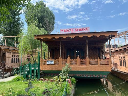 Royal Athena Houseboats