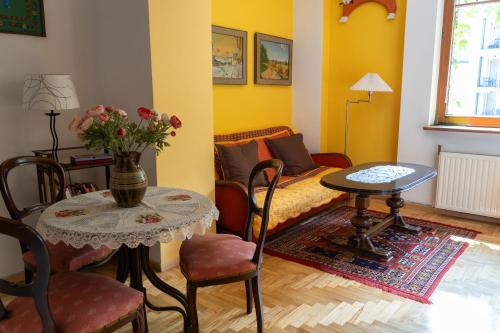 Kolory Guest House Room Type - Apartment (2 Adults)