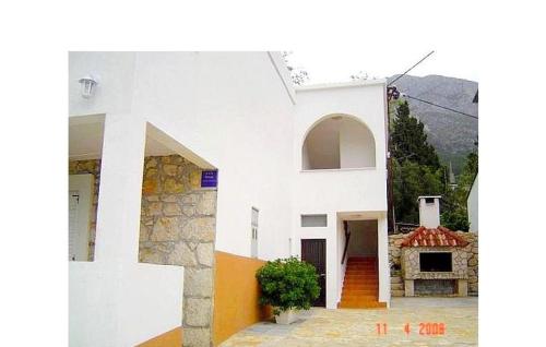APARTMAN 1 KRISTINKA Gujinović (APARTMAN 1 KRISTINKA Gujinovic) in Gradac