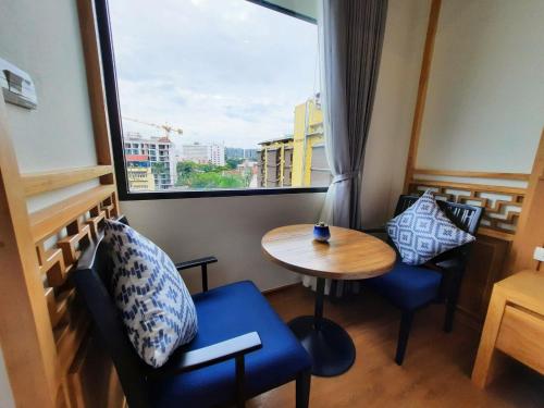 room detail thumbnail 1