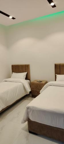 2 twin beds