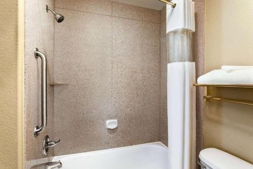 Baymont by Wyndham Wichita Falls - image 14
