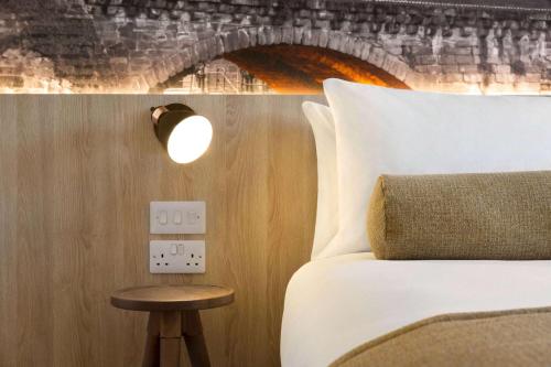 Super 8 by Wyndham Chester East Room Type - Standard King Room