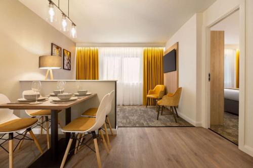 Days Inn Chester East - image 14