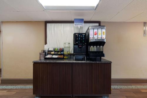Best Western Hampton Coliseum Inn - image 13