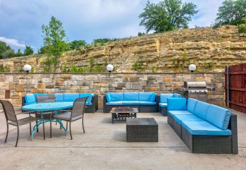 Baymont Inn & Suites by Wyndham Glen Rose in Glen Rose, USA