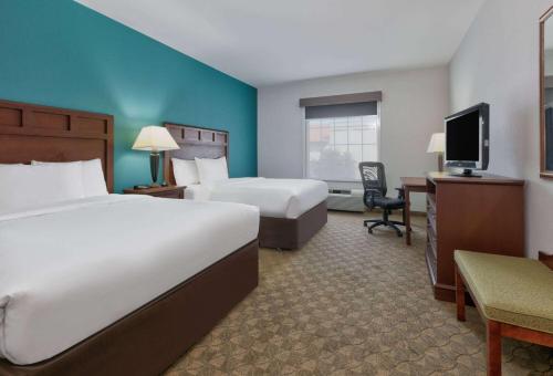 Baymont Inn & Suites by Wyndham Glen Rose