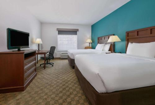 Baymont Inn & Suites by Wyndham Glen Rose