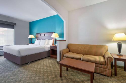 Baymont Inn & Suites by Wyndham Glen Rose