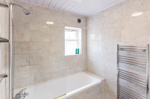 Spacious home close to city centre location, Лидс (фото 9)