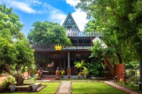 Crown Hotel Sigiriya