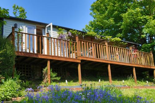 Treetops Lodge, Bantham, South Devon, a tranquil rural retreat - Churchstow