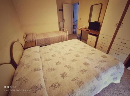 Triple Room with View image 3