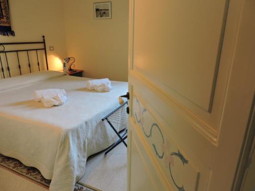 Double Room image 4