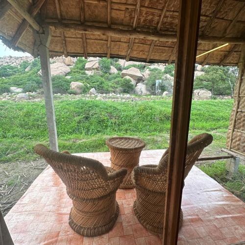 Skats, The Gravity Cafe -A Unit Of StayChillHampi in Sanapur