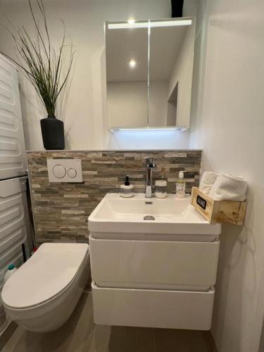 Stylish 1-bedroom condo close to exhibition square, Basel (photo 10)