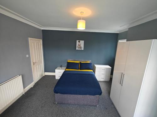 Spacious large room 001 in Beeston Central