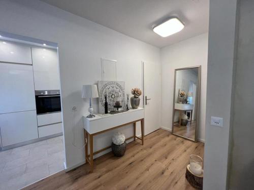 Stylish 1-bedroom condo close to exhibition square, Basel (photo 2)