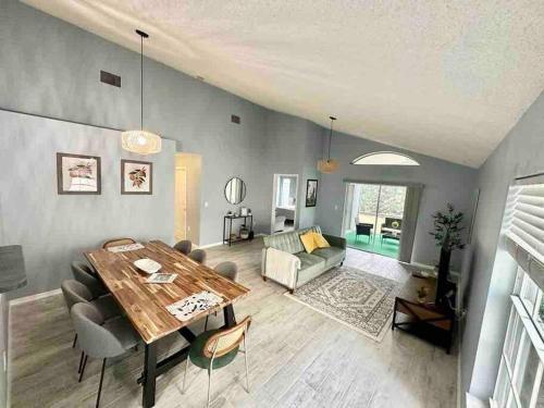 Modern Brand New Home 20mins DisneyParks in Davenport, USA