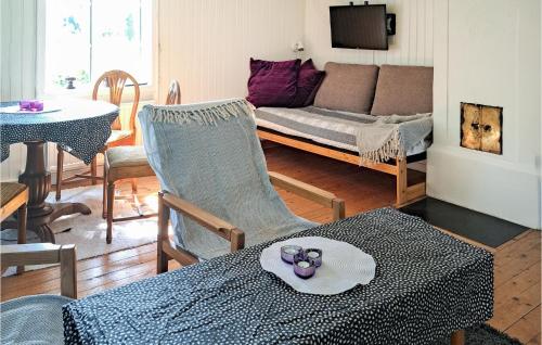Gorgeous Home In Vargarda With Wifi in Gundlered