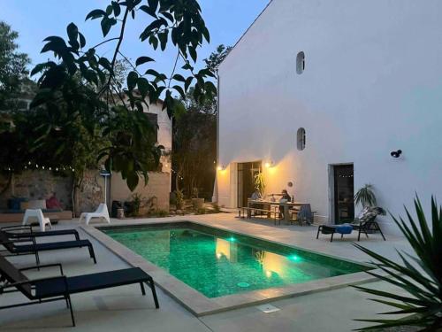 Grande Maison de Maitre contemporaine à 10 min de la mer et Piscine gîte à louer Salles-d'Aude