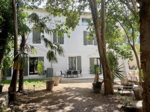 Grande Maison de Maitre contemporaine à 10 min de la mer et Piscine (Grande Maison de Maitre contemporaine a 10 min de la mer et Piscine) in Salles-d'Aude
