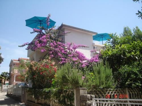  Apartments Pulek in Petrčane