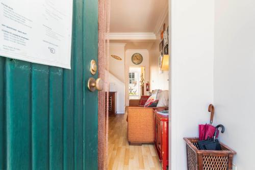 Nesha Guesthouse Lisbon 5