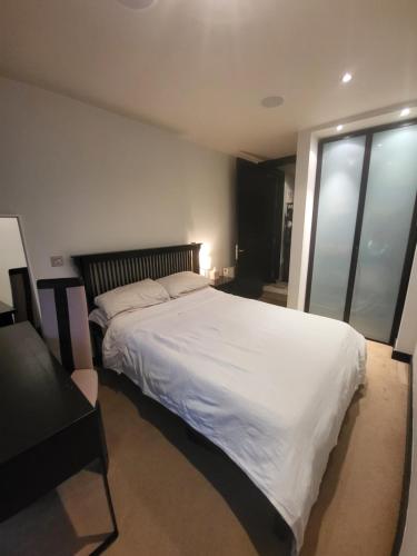 Private Double Bedroom - Tap to explore photos