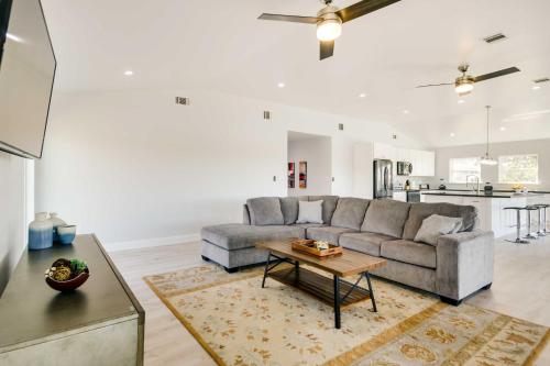 Spacious San Jacinto River Home with Waterfront Deck in Houston, USA