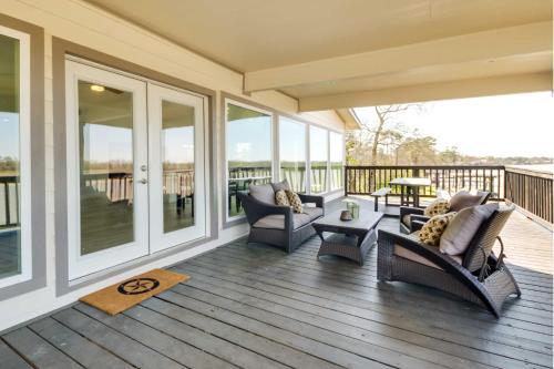 Spacious San Jacinto River Home with Waterfront Deck - image 13