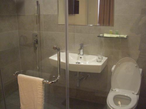 room detail thumbnail 2