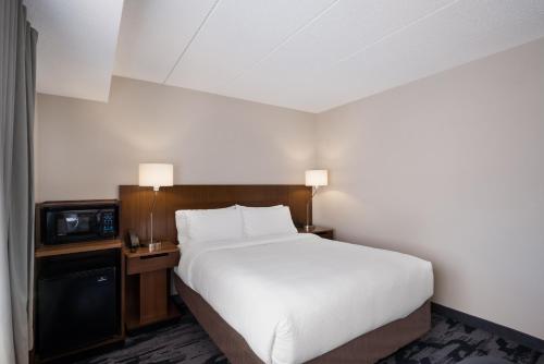 Fairfield Inn by Marriott Amesbury - image 11