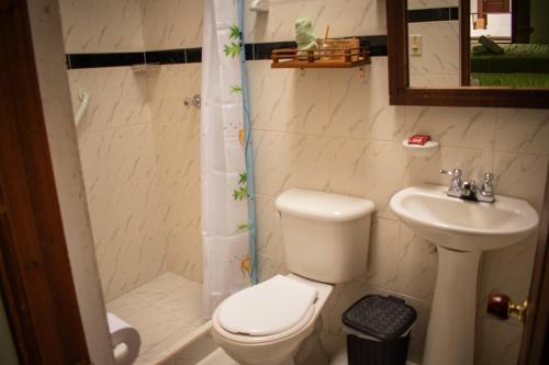 Quadruple Room with Private Bathroom image 2