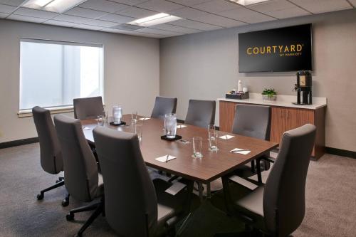 Courtyard by Marriott Chicago Lincolnshire