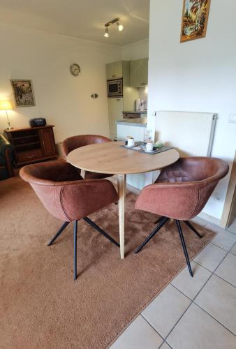 Ferienwohnung Juliane in der Villa zum Kronprinzen direkt gegenüber der Saarow Therme - main image